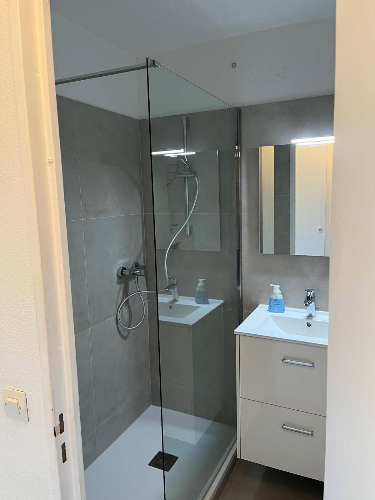 La Petite Cachette - Pool And 150M To The Beach Apartment Villefranche-sur-Mer Luaran gambar